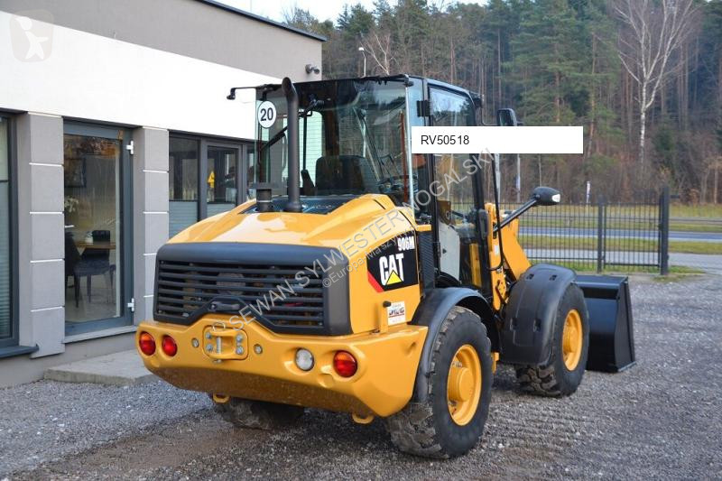 Nakladač Caterpillar 906 M