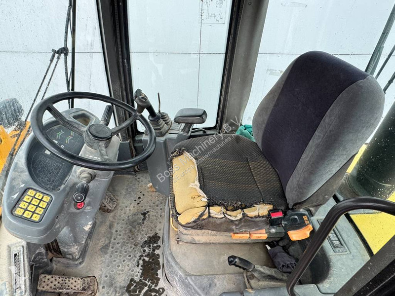 Nakladač Volvo B - Bucket + Forks / Quick Coupler