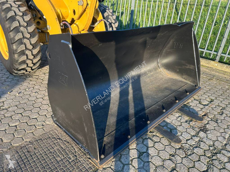 Nakladač Caterpillar only 625 hours, ac, 40 km/h