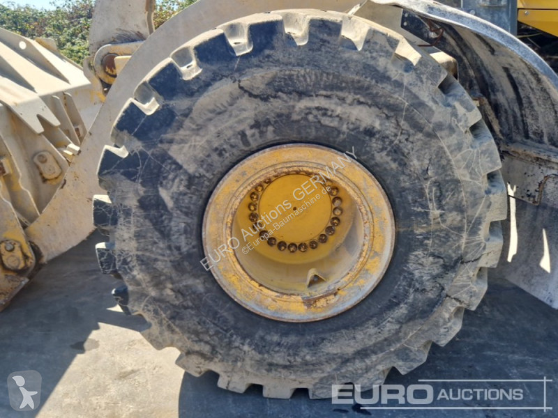 Nakladač Komatsu 8EO