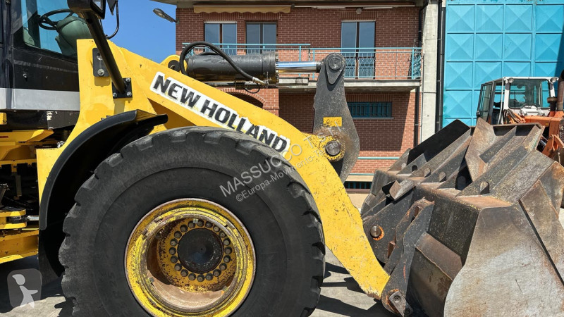 Фронтальный погрузчик New Holland