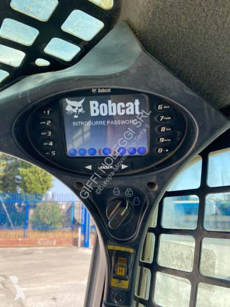 Nakladač Bobcat T590