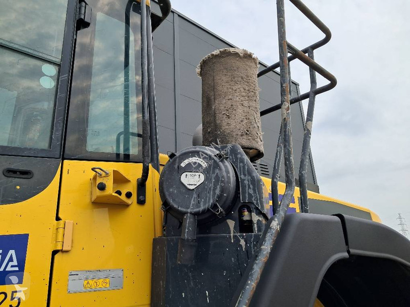 مُحمّلة Komatsu 8 High Lift