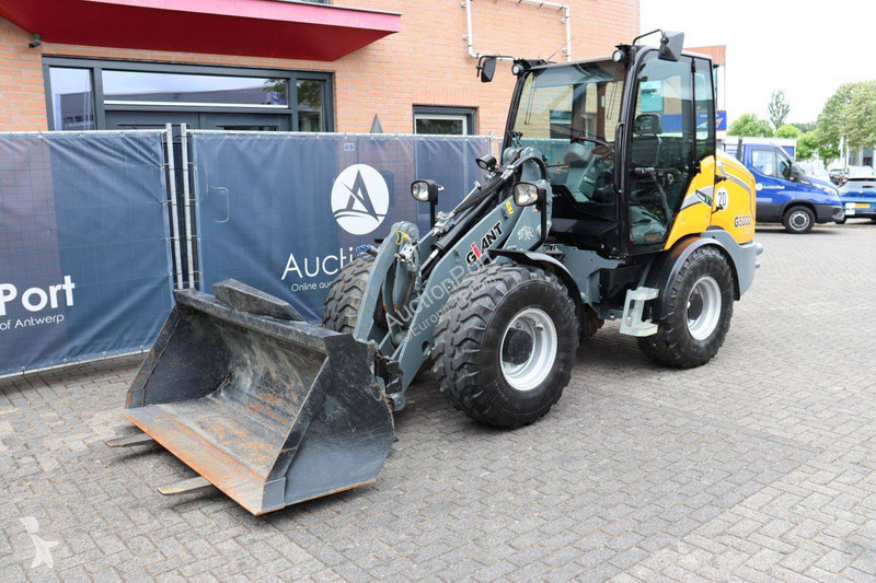 Nakladač Giant G5000 X-TRA