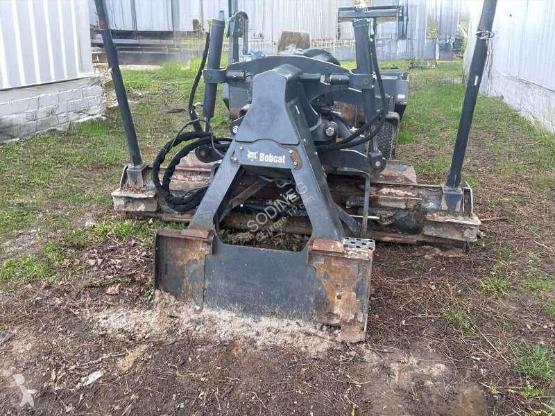 Nakladač Bobcat + 6 ACCESSOIRES