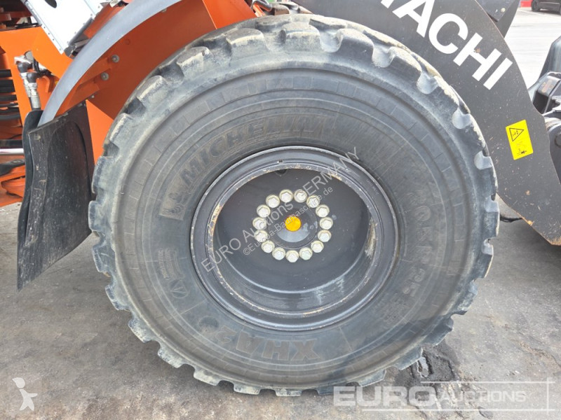 Nakladač Hitachi 7