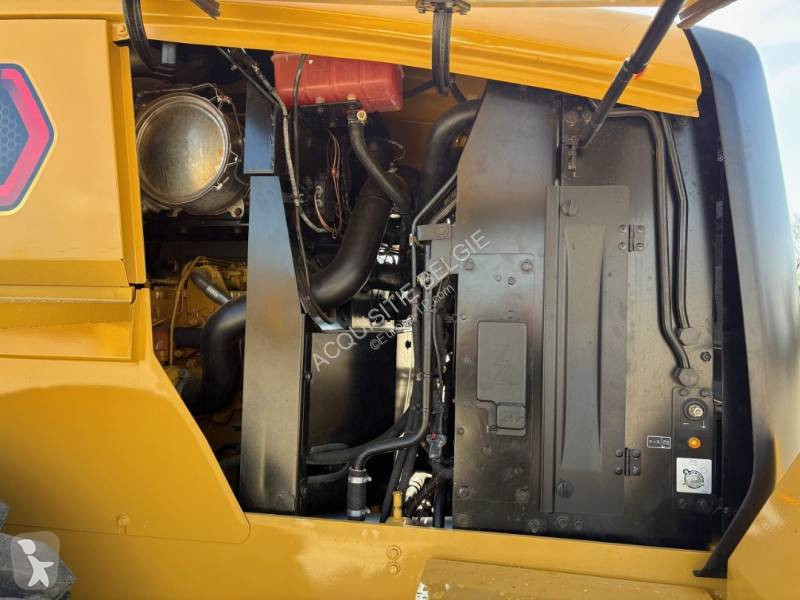 Nakladač Caterpillar 938M