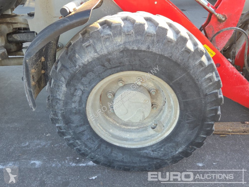 Nakladač JCB 407
