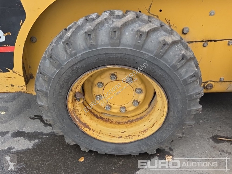 Товарач Caterpillar 216