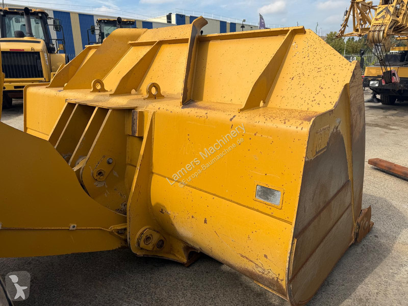 Товарач Caterpillar 982M .