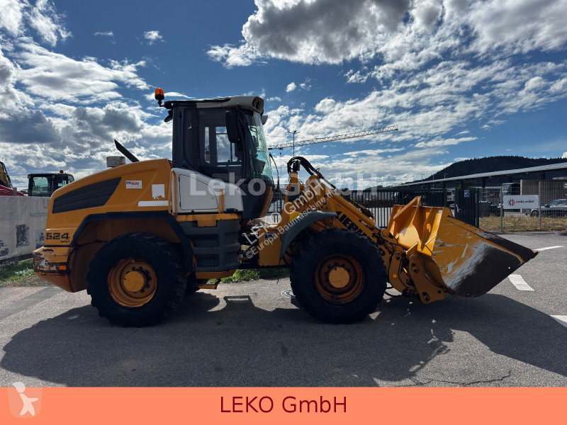 Liebherr Mit 3 Löffeln & 1 Gabel loader