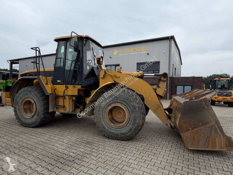 Навантажувач Caterpillar