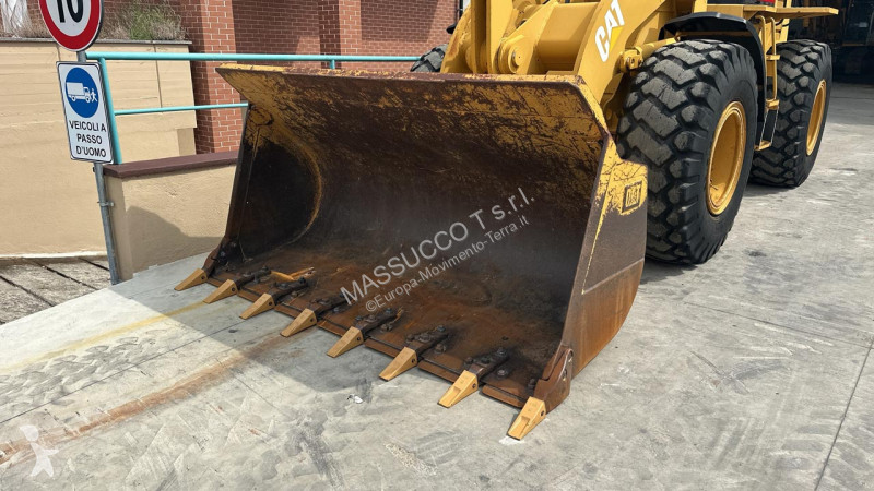 Навантажувач Caterpillar
