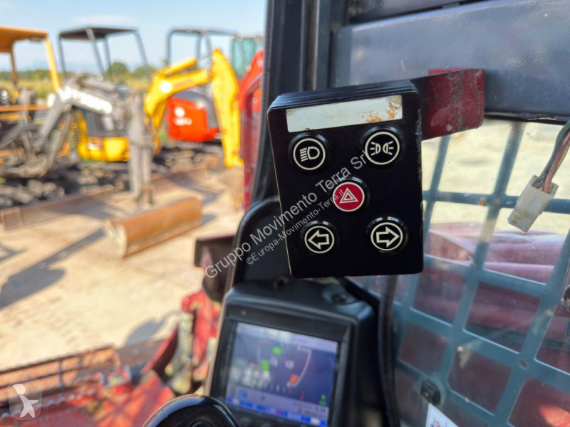 Shovel Takeuchi TL10V-2