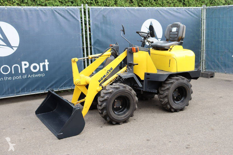 Lastare Komatsu W10-6