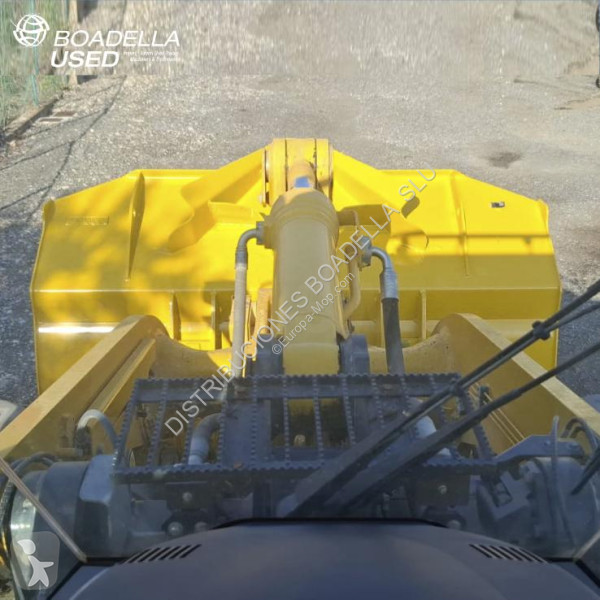 Pá carregadora Komatsu 8E0