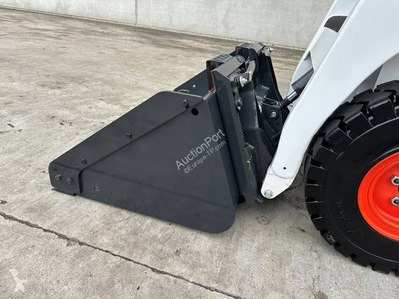 Shovel Bobcat