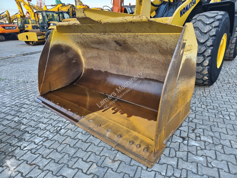 Pá carregadora Komatsu 4708