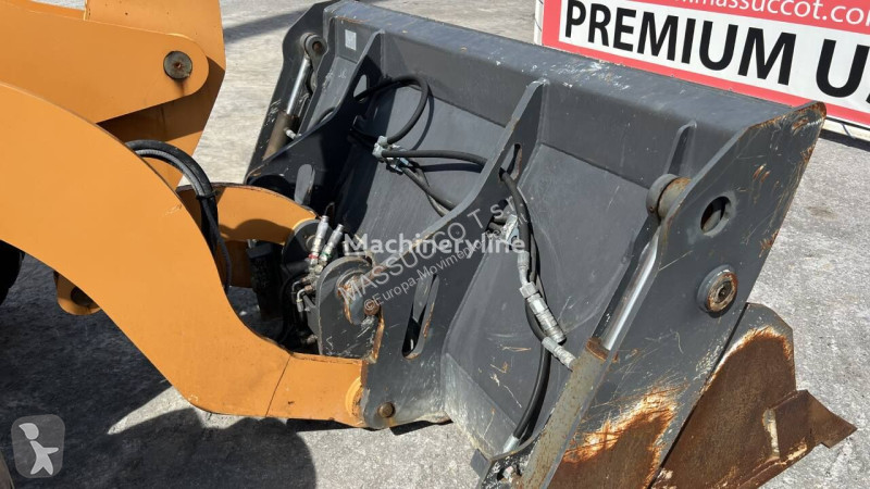 Shovel Case 221F 4x4