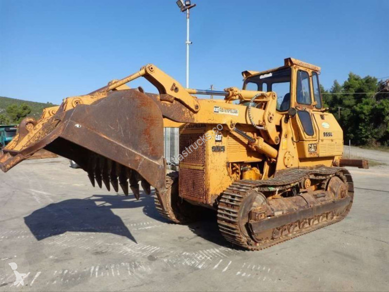 مُحمّلة Caterpillar CAT With Ripper