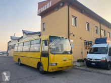 Autocar Iveco 100 E 18 transporte escolar usado