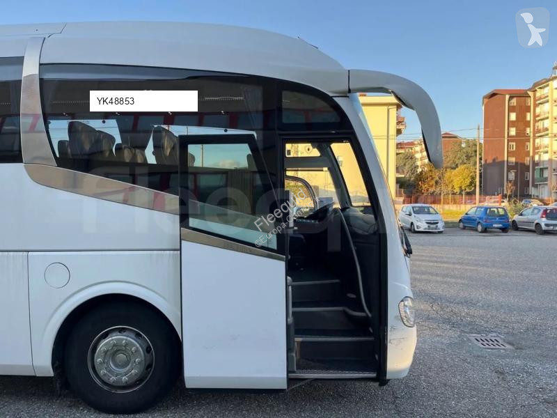Междуградски автобус Irizar i6