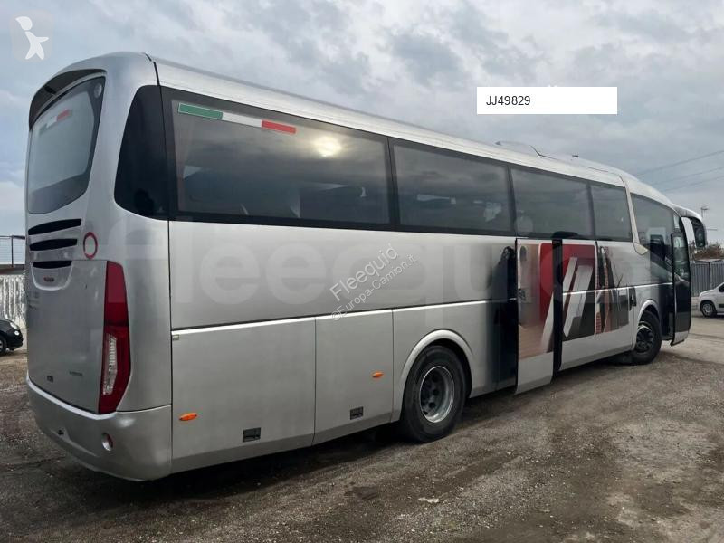 Междуградски автобус Irizar i6