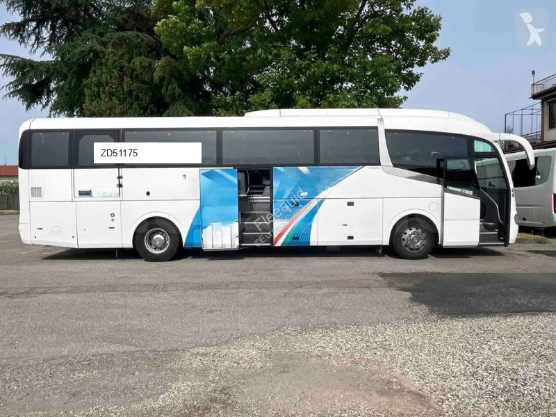 Междуградски автобус Irizar i6