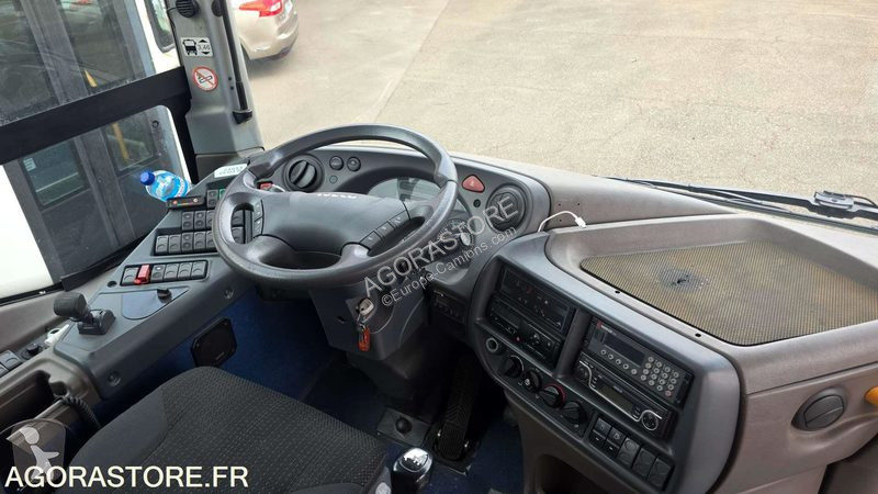 Autocar Peugeot 208