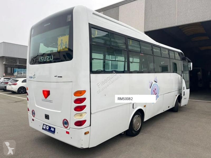 حافلة Isuzu