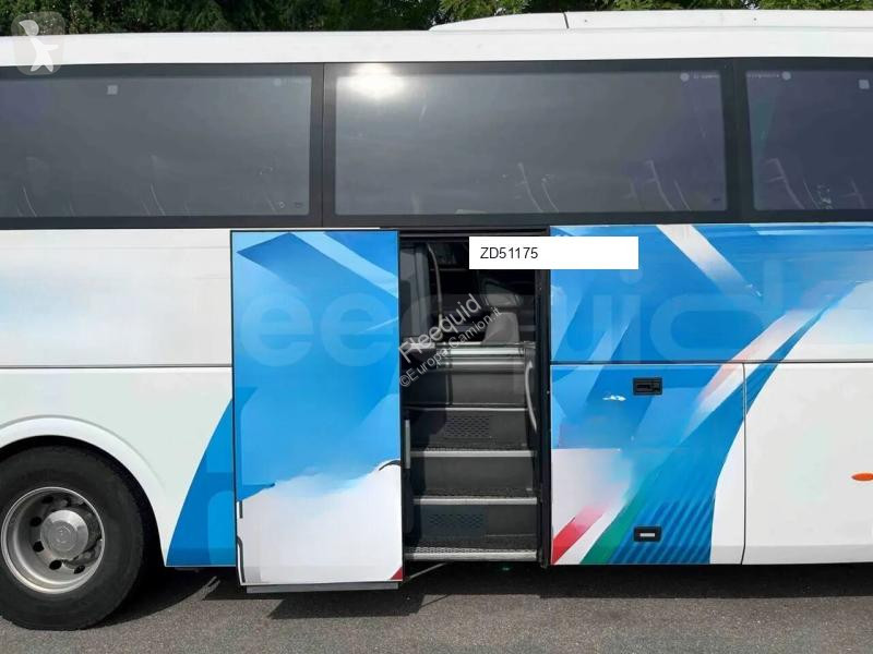 Междуградски автобус Irizar i6
