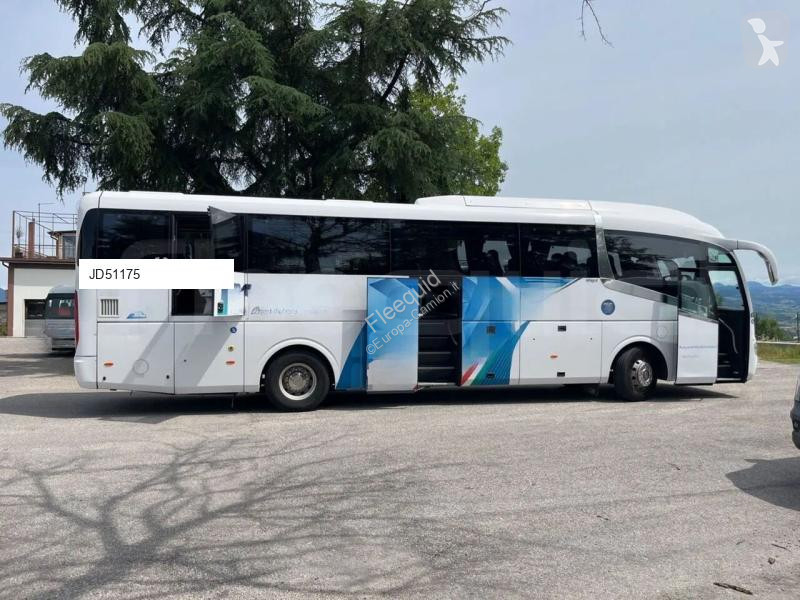 Междуградски автобус Irizar i6