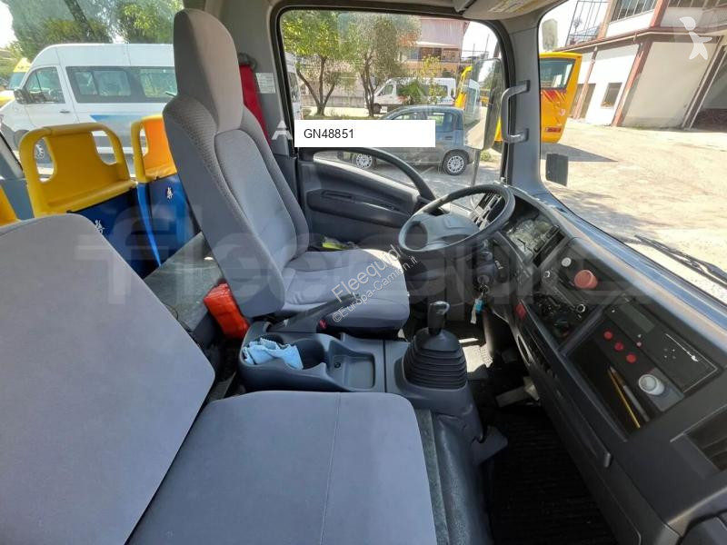حافلة Isuzu