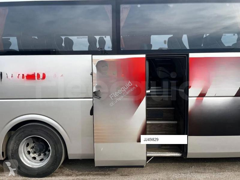 Междуградски автобус Irizar i6