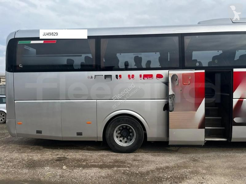 Междуградски автобус Irizar i6