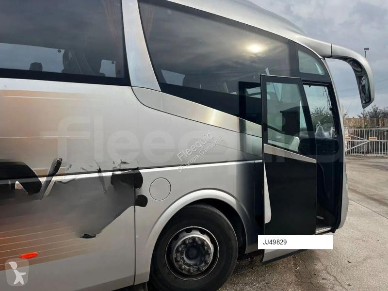 Междуградски автобус Irizar i6