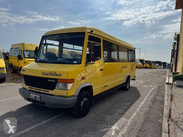 Междуградски автобус Mercedes 614 DF