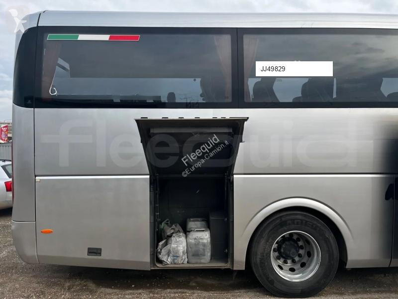 Междуградски автобус Irizar i6