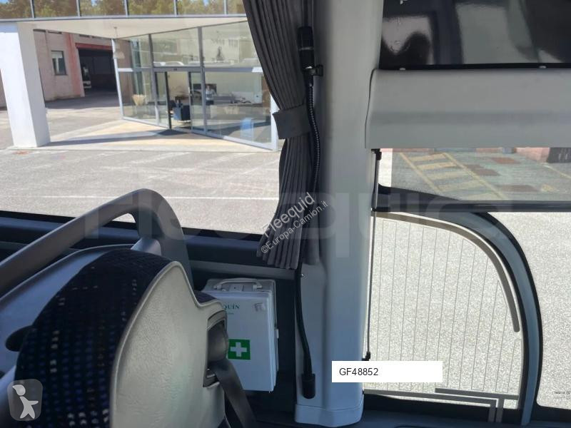Междуградски автобус Irizar i6