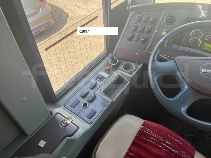 Isuzu Visigo coach