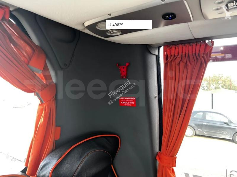 Междуградски автобус Irizar i6