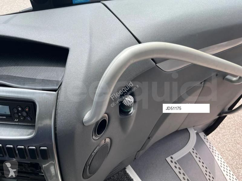 Междуградски автобус Irizar i6