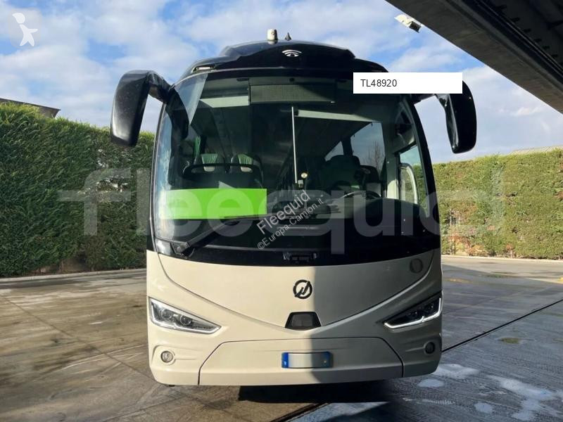 Междуградски автобус Irizar i6