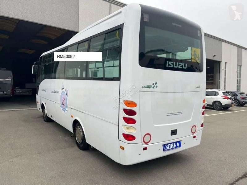 حافلة Isuzu