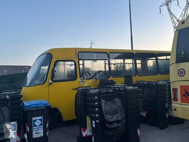 حافلة Mercedes 711 D