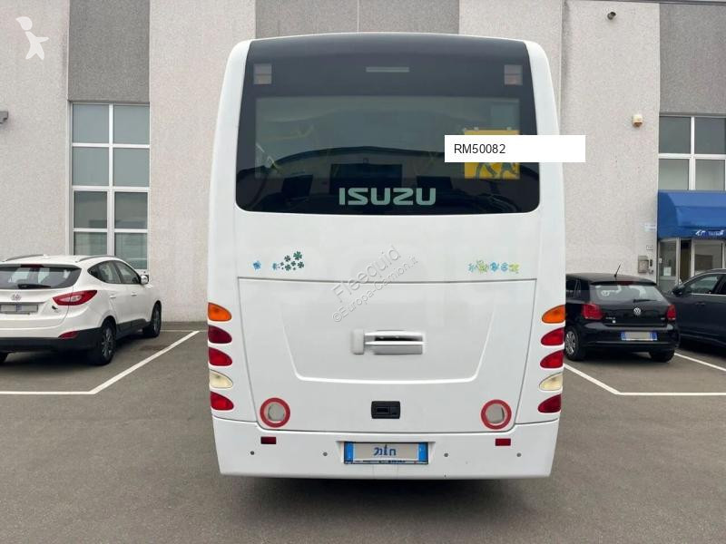حافلة Isuzu