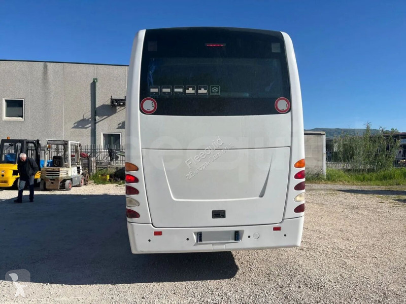 حافلة Isuzu