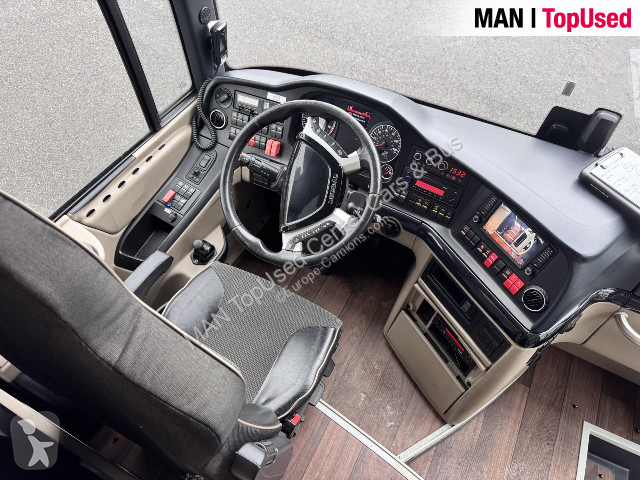 Междуградски автобус Neoplan Tourliner 53 pax...