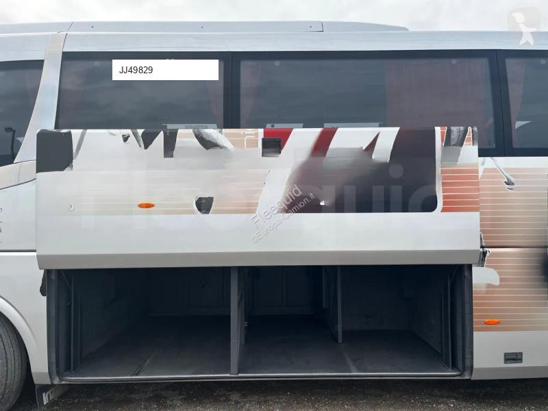 Междуградски автобус Irizar i6