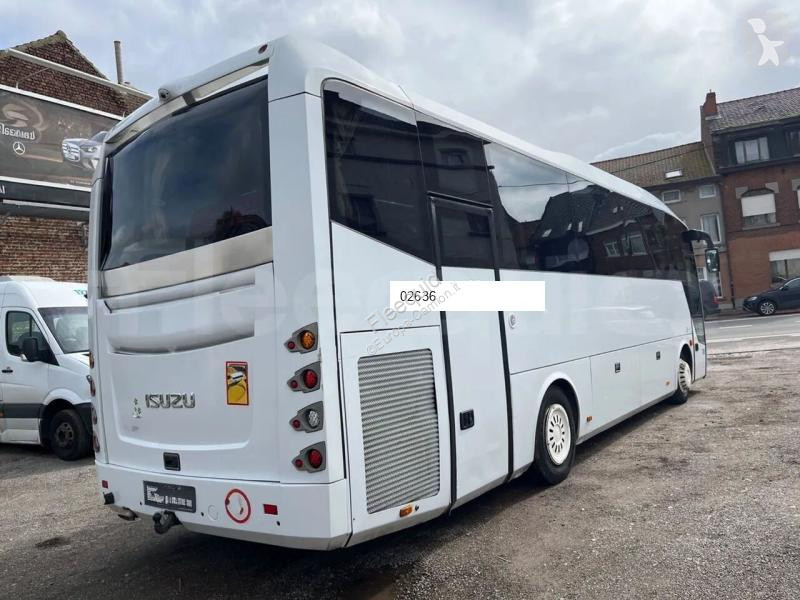 Isuzu Visigo coach